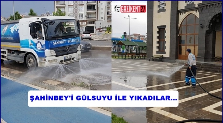 Cadde ve camileri g&uuml;l suyu ile yıkadılar