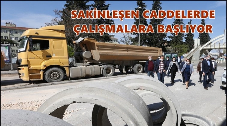 Caddelerde alt ve üst yapı çalışmaları