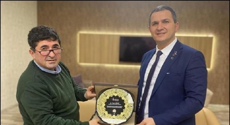 CAHİDE’den Ağdağ’a teşekkür plaketi