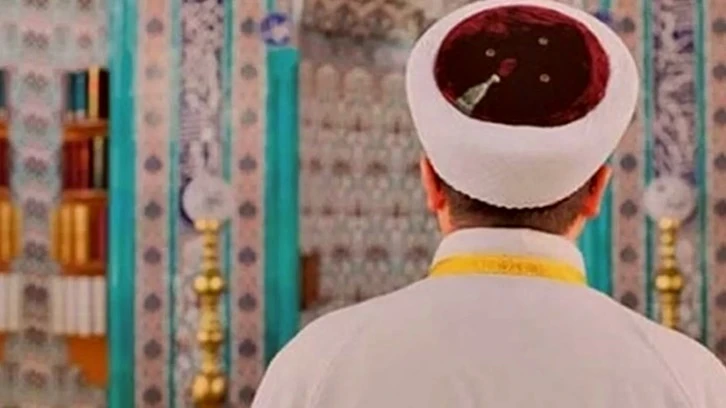 Camide kadınla yakalanan imam görevden alındı!