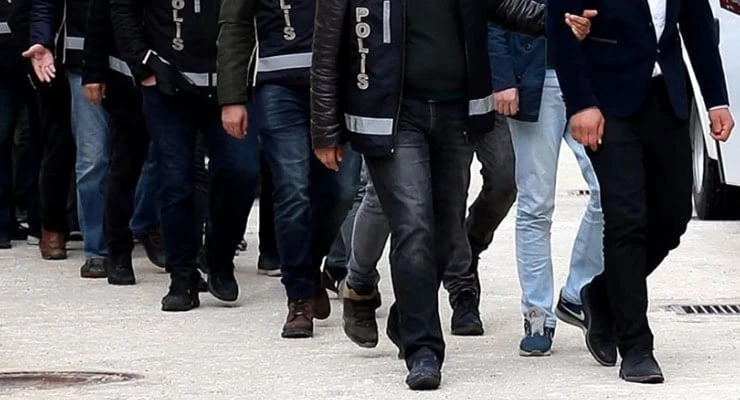 Casperlar su&ccedil; &ouml;rg&uuml;t&uuml;ne operasyon: 9'u polis 17 kişi g&ouml;zaltına alındı!