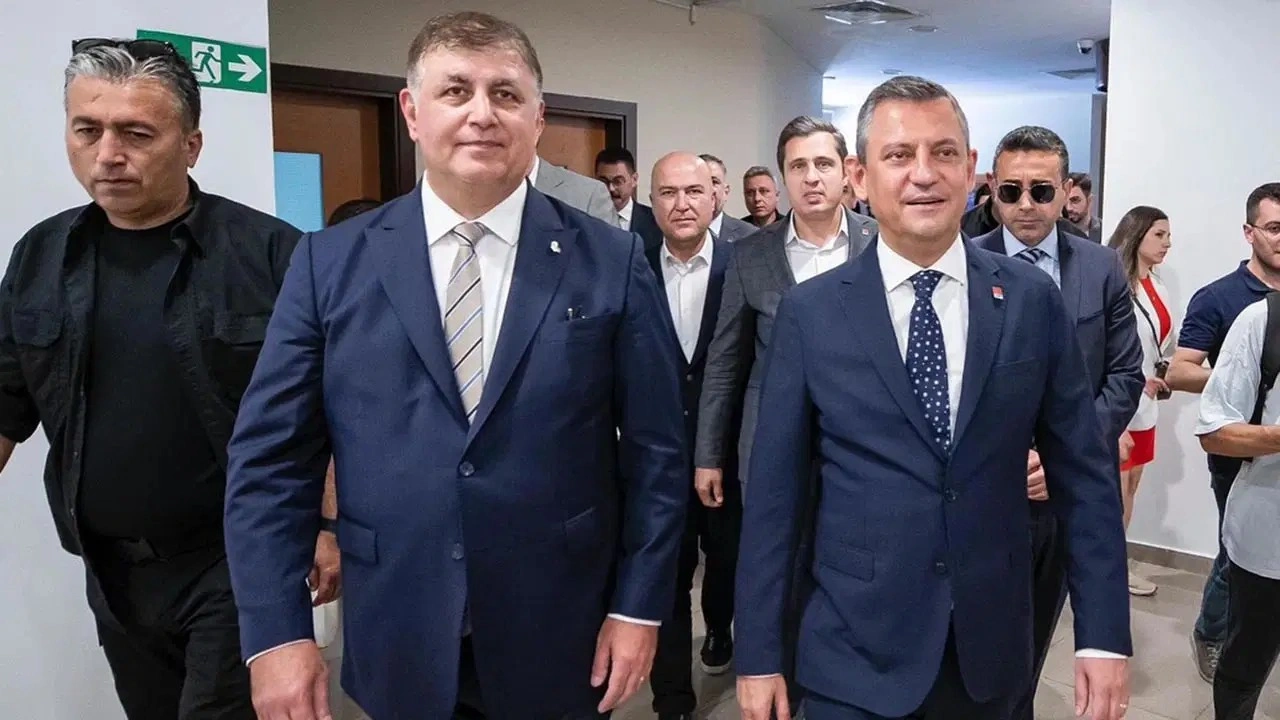 Cemil Tugay'dan kurultay mesajı: 'Siyasi Partiler Kanunu açık'