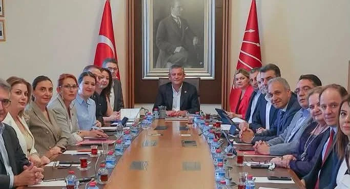 CHP&rsquo;de se&ccedil;ilmiş parti y&ouml;netimi, yeni parti senaryolarını değerlendirdi