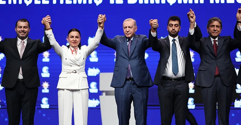 CHP'den se&ccedil;ilen 3 belediye başkanı daha AKP'ye ge&ccedil;ti!