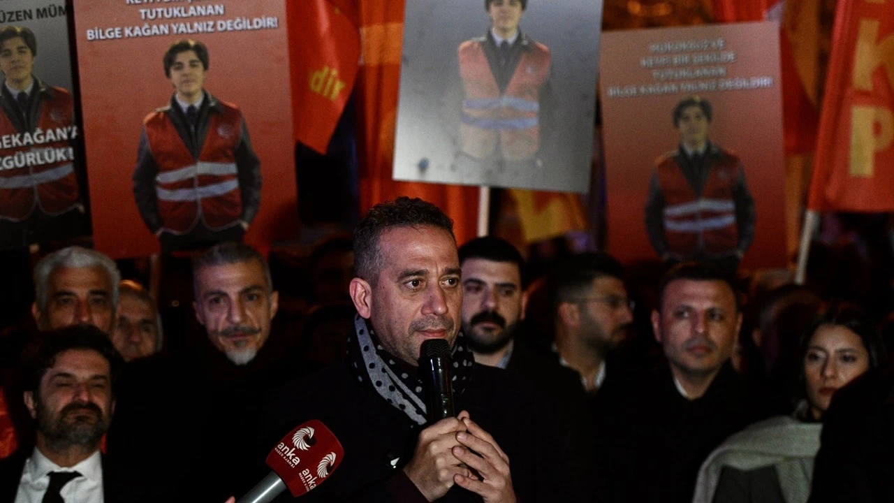 CHP'den tutuklanan Bilgekağan Şarbat i&ccedil;in Kadık&ouml;y&rsquo;de eylem!