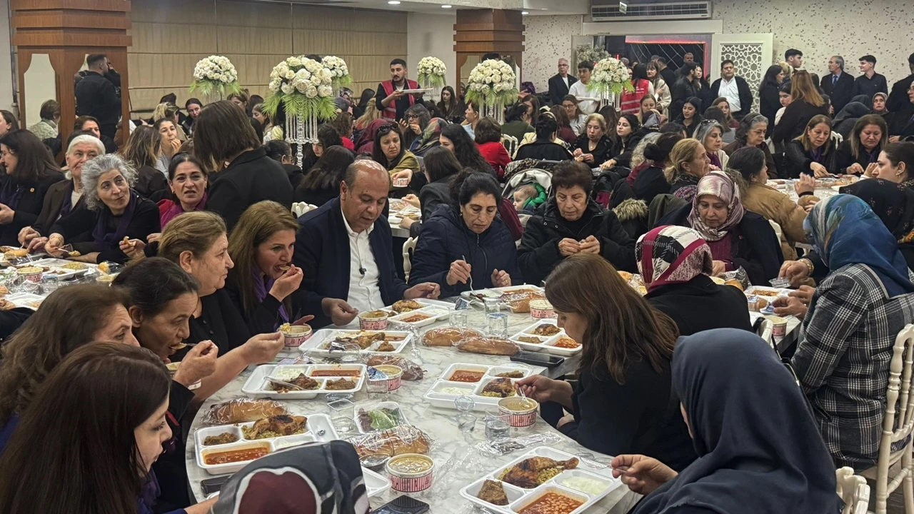 CHP Gaziantep&rsquo;ten kadınlarla iftar