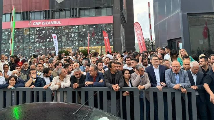 CHP İstanbul il başkanlığı binası Özgür Özel'in çalışma ofisi olacak! 