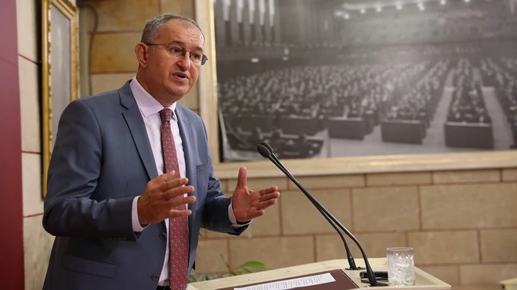 CHP’li Atila Sertel: Kerem Kınık 12 maaş alıyor mu?