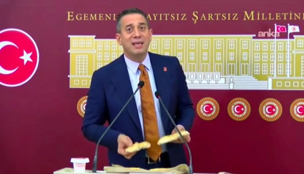 CHP'li Başarır elinde pide ile seslendi: Soruyorum Mehmet Şimşek, sen ne iş yapıyorsun?