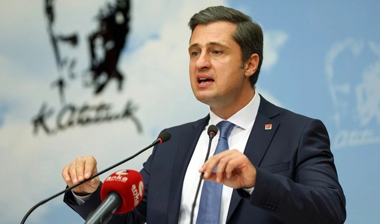 CHP'li Deniz Yücel'den oyunculara destek: Sanat ve sanatçı düşmanı iktidar yolcu