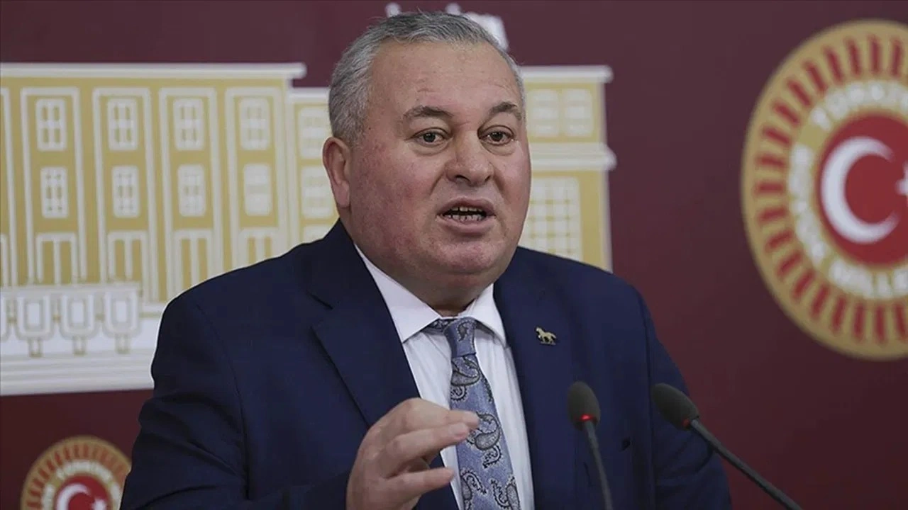 CHP'li Enginyurt'tan dikkat çeken iddia: 'AKP'li gazetecilere para verilmiş&#039