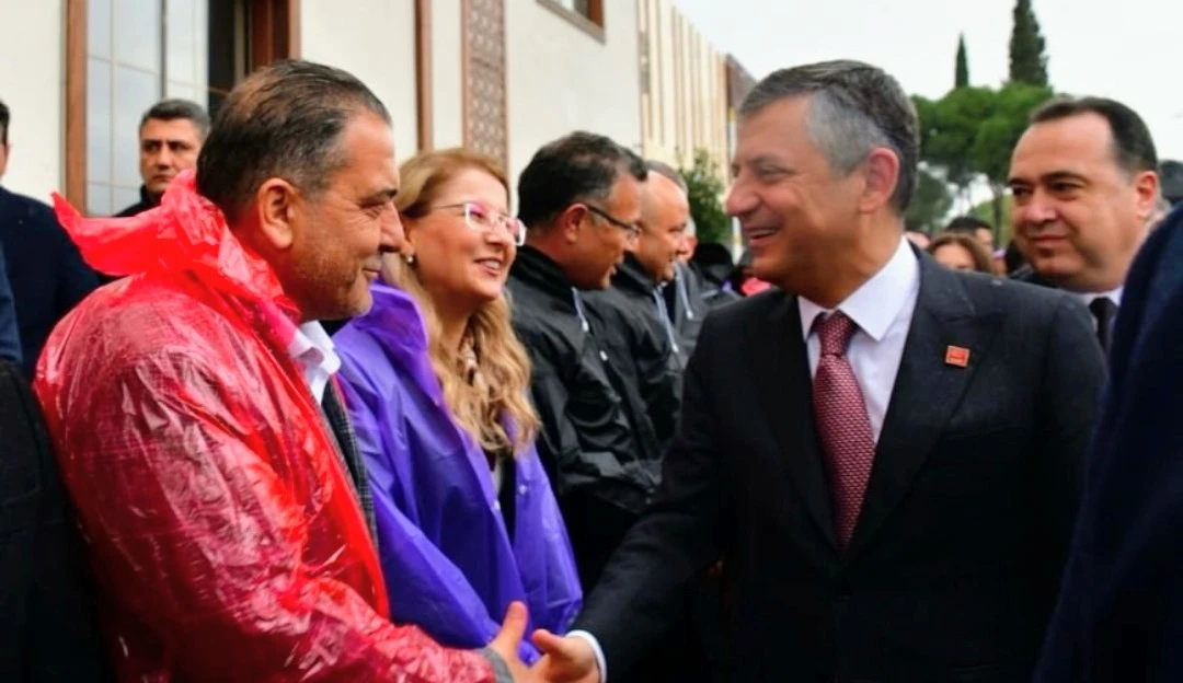 CHP'li Eşme Belediye Başkanı ve eşi g&ouml;zaltına alındı!