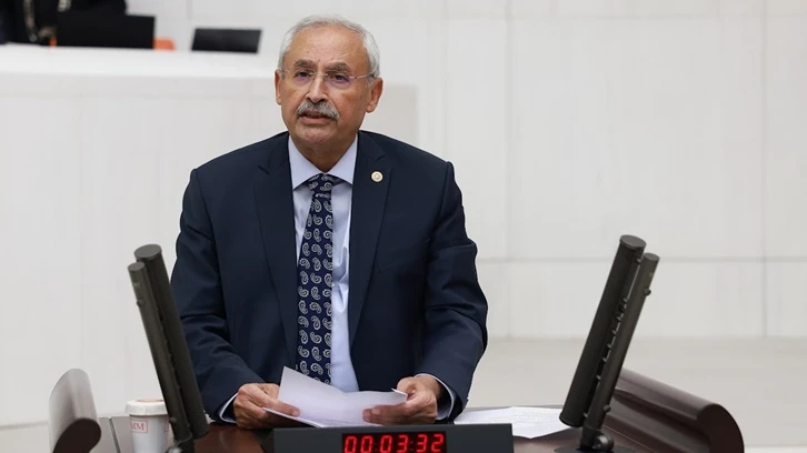 CHP'li Kaplan: Kalemini satmayan tüm gazetecilerin günün kutlarım