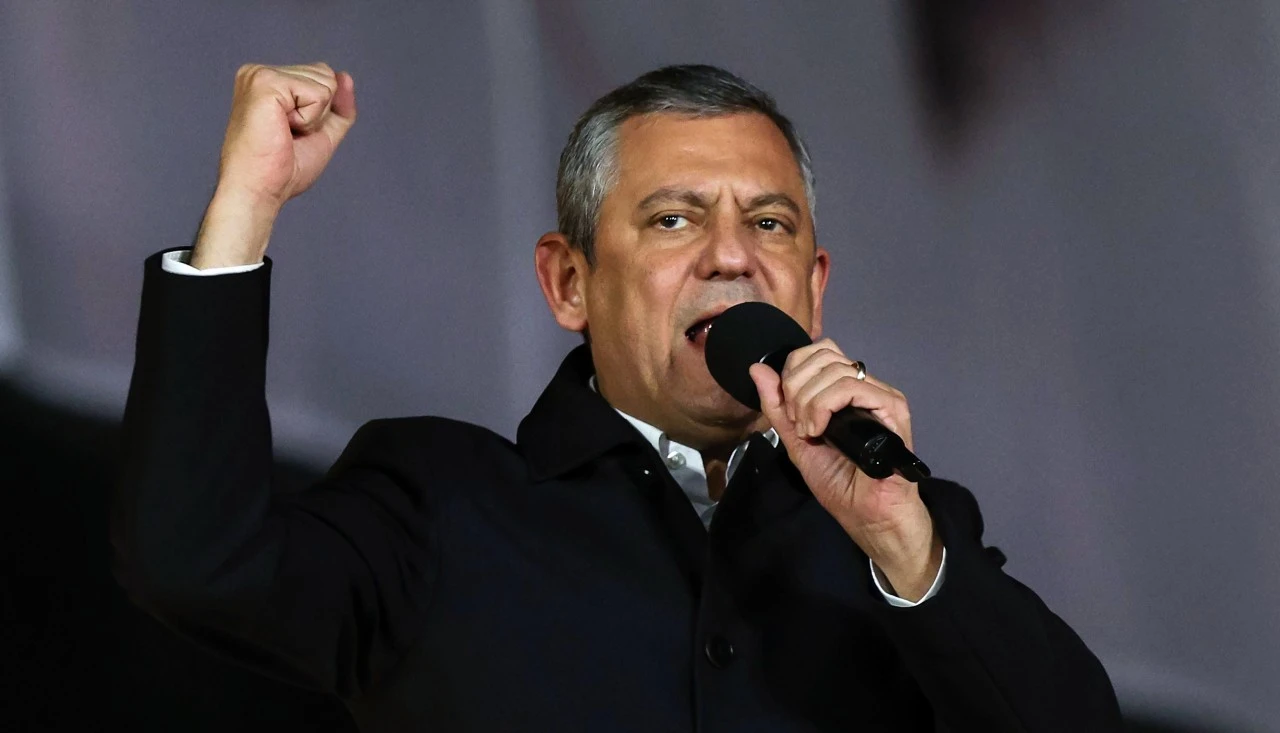 Özgür Özel: Biz İmamoğlu'na kefiliz, savcısına güvenen karşımıza çıksın!