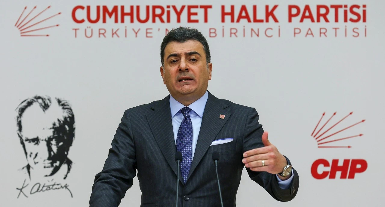 CHP S&ouml;zc&uuml;s&uuml; Emre'den Bakan G&uuml;rlek'e yanıt