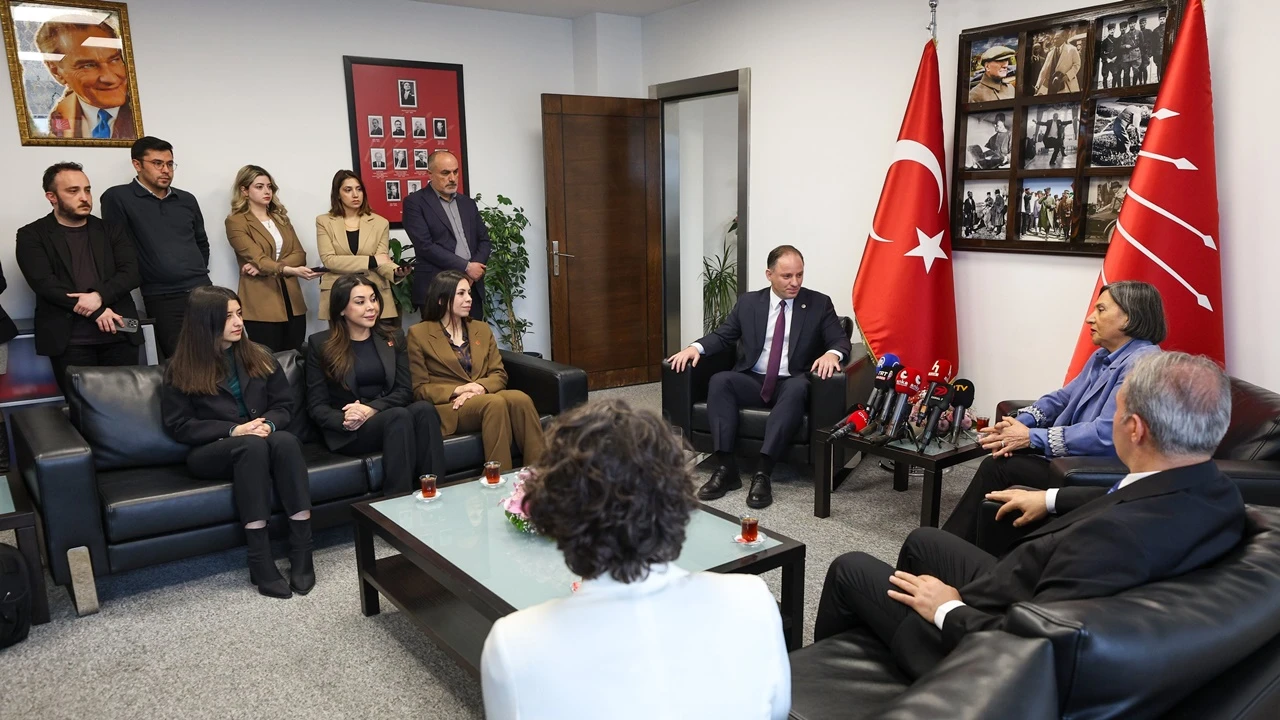 CHP ve DEM Parti bayramlaşmasında 'İmamoğlu' g&uuml;ndemi