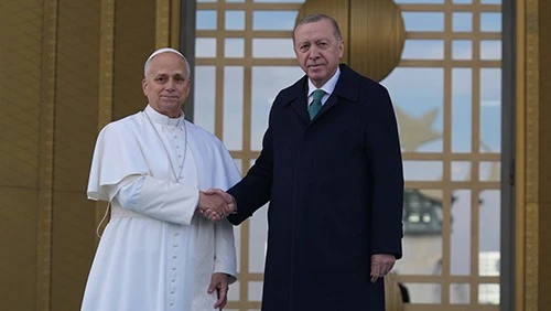 Cumhurbaşkanı Erdoğan Papa'yı törenle karşıladı 