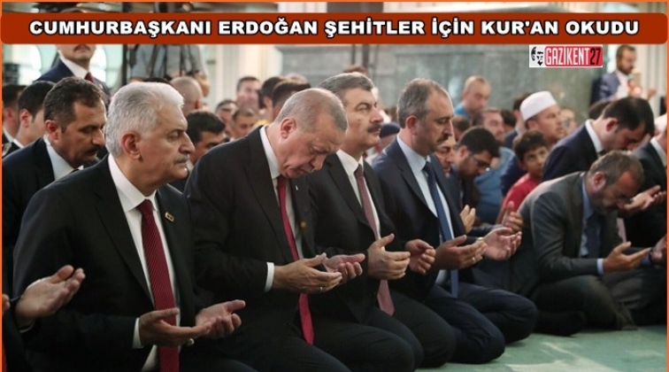Cumhurbaşkanı Erdoğan Şehitler i&ccedil;in Kur'an okudu