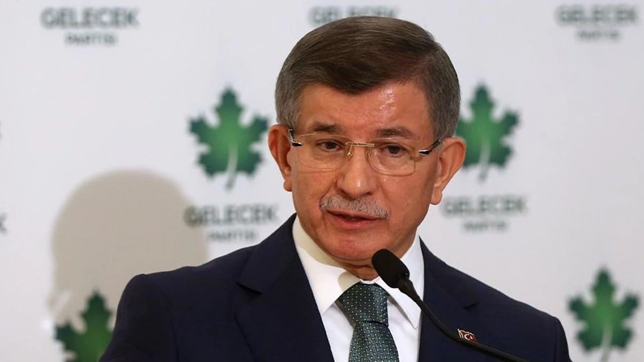 Davutoğlu siyaseti bıraktı, Gelecek Partisi'ni feshetti!