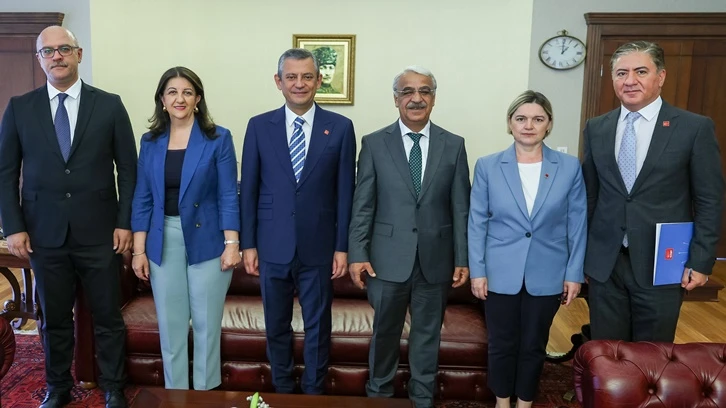 DEM Parti heyeti CHP lideri Özgür Özel ile görüştü