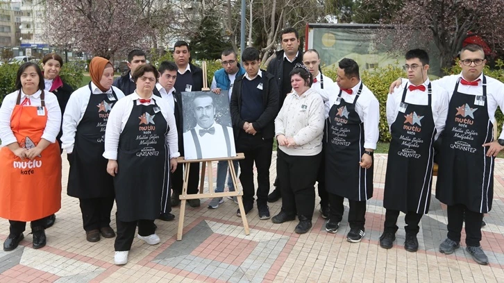 Depremde hayatını kaybeden down sendromlu Caner anıldı.