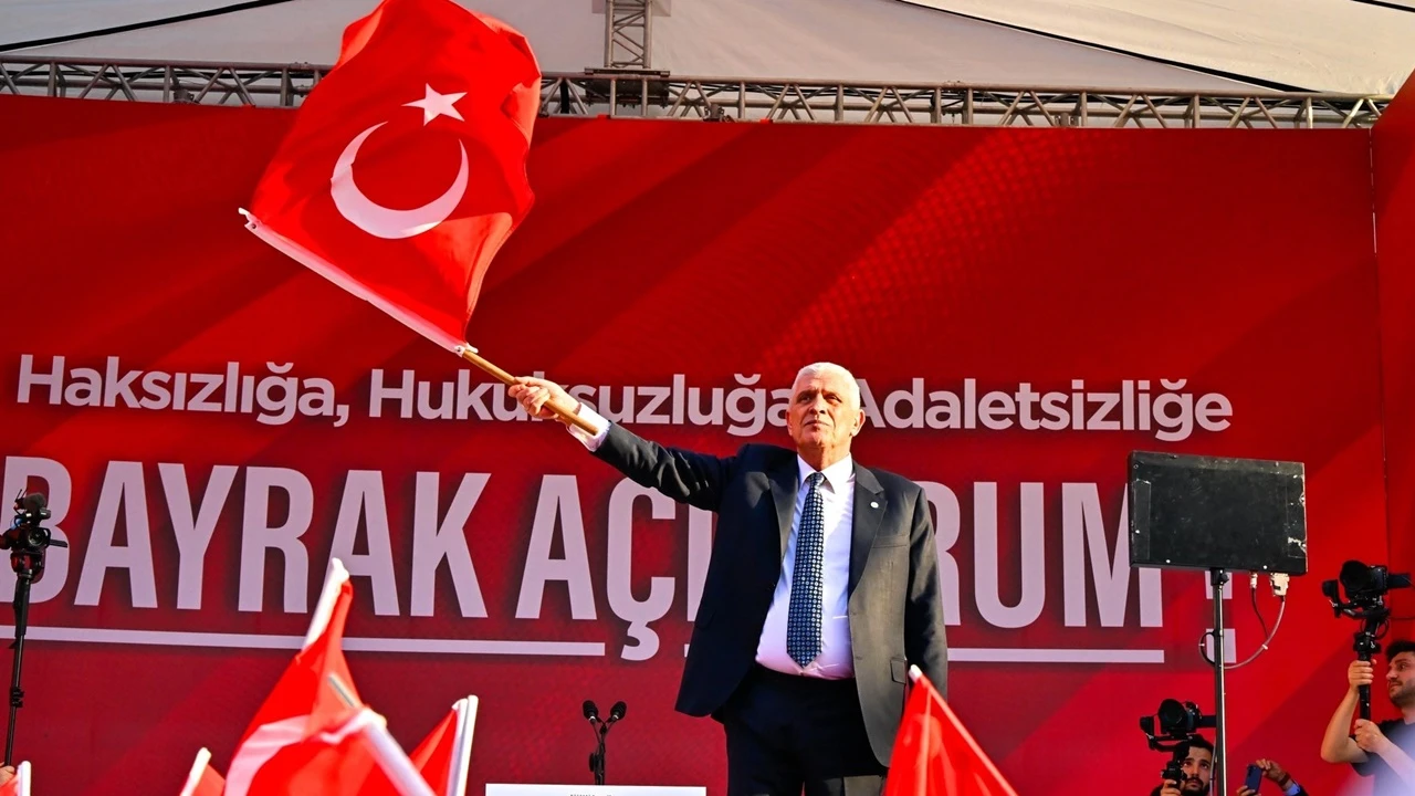 Dervişoğlu: Ter&ouml;rs&uuml;z T&uuml;rkiye yalanıyla &uuml;lkeyi b&ouml;lmek isteyenlere bayrak a&ccedil;ıyorum