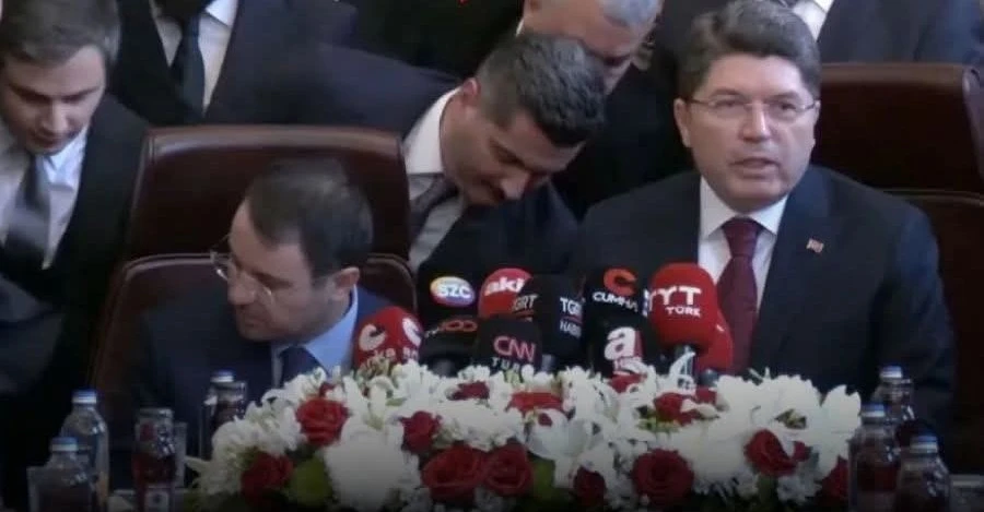 Devir teslim t&ouml;reninde al&ccedil;ak koltuk krizi... 