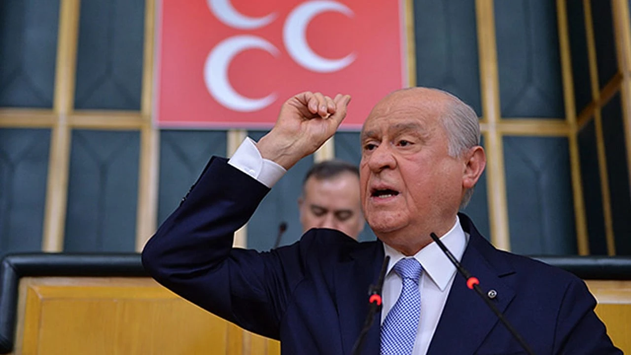 Devlet Bahçeli'den siyaset gündemini sarsacak röportaj! Çok konuşulacak 'sosyal medya' çıkışı!