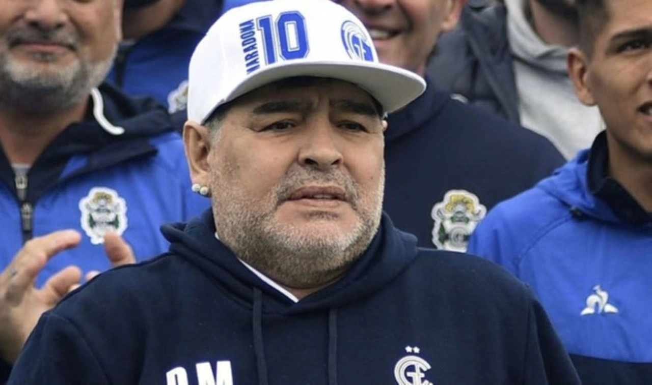 Diego Armando Maradona'nın öldüğü kliniğe operasyon: Yüzlerce belge ele geçirildi!