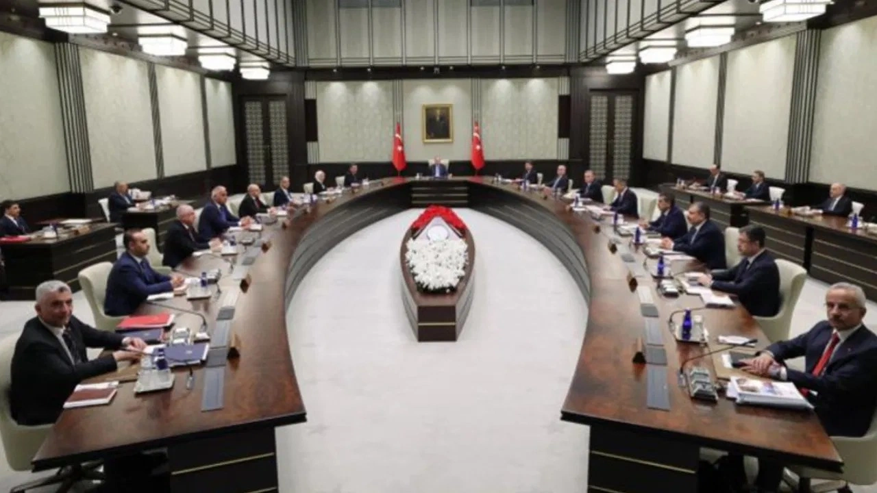 Dikkat çeken kulis... Kabinede büyük değişim: 8 bakan gidiyor, 2 yeni bakanlık yolda!