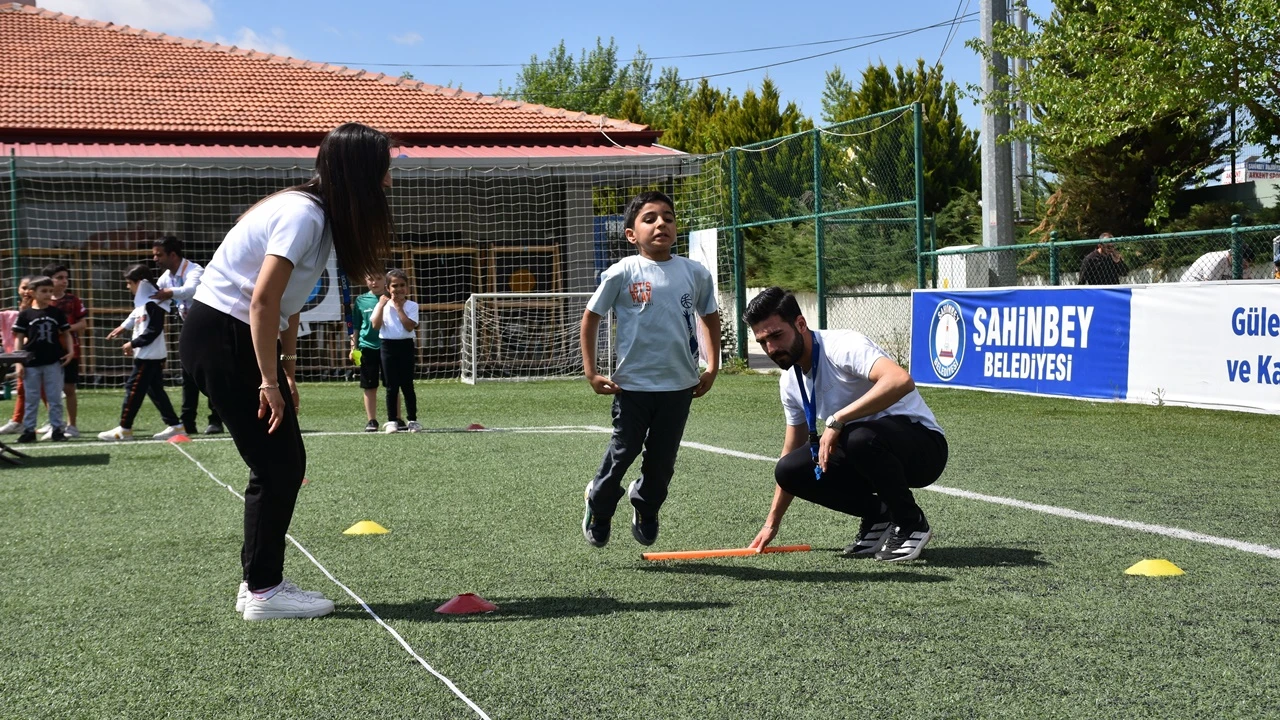 D&uuml;nya &Ccedil;ocuk Atletizm G&uuml;n&uuml;'nde &ccedil;ocuklar sporla buluştu