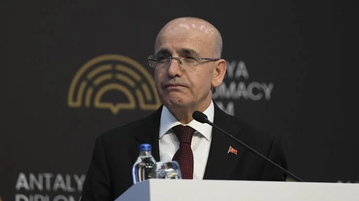 Mehmet Şimşek bu sefer de 2026 büyüme tahminlerini görmedi!