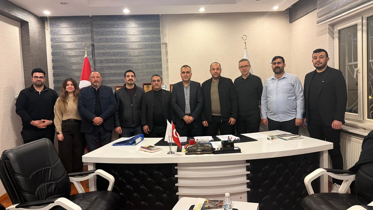 Eğitim camiasına taze g&uuml;&ccedil;: Eğitim Neferleri Sendikası