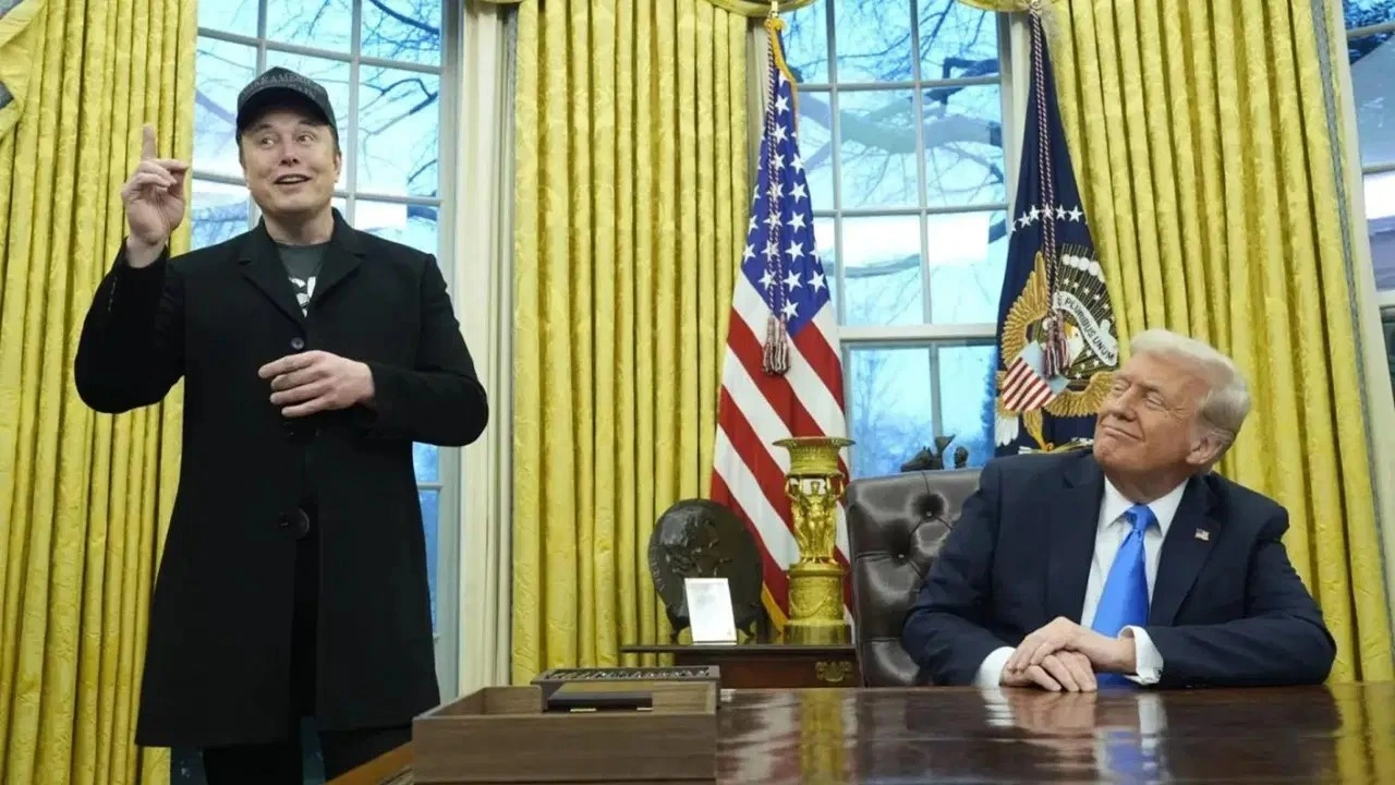 Elon Musk, 'Donald Trump, Epstein dosyalarında' paylaşımını sildi