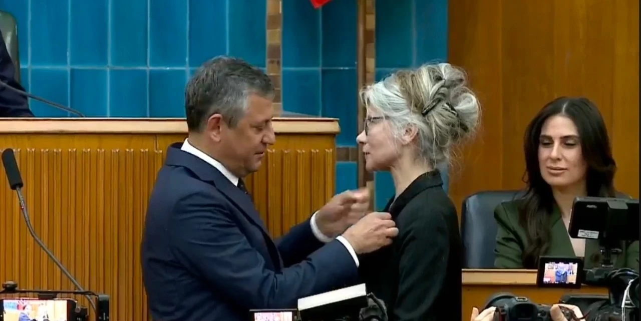 Emine &Uuml;lker Tarhan yeniden CHP'ye katıldı 