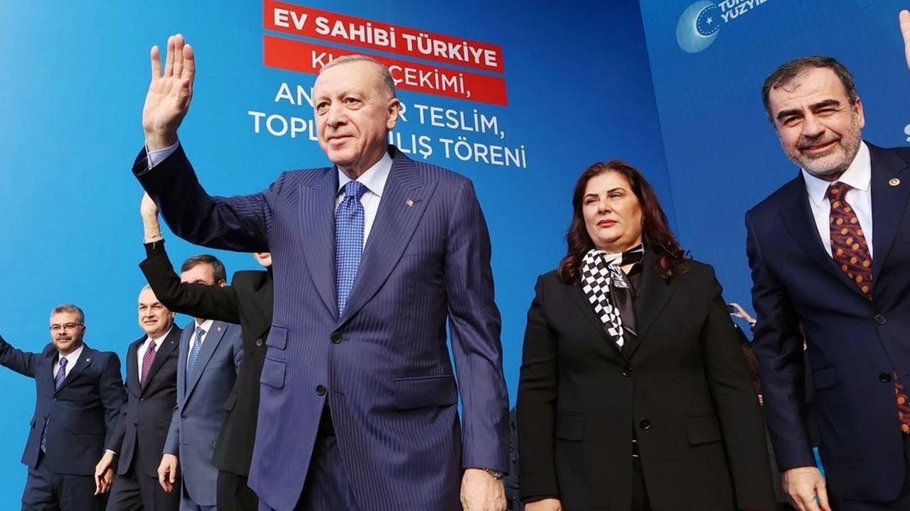 Erdoğan Aydın'da &lsquo;Topuklu Efe&rsquo;yi &ouml;vd&uuml;, CHP'yi eleştirdi...