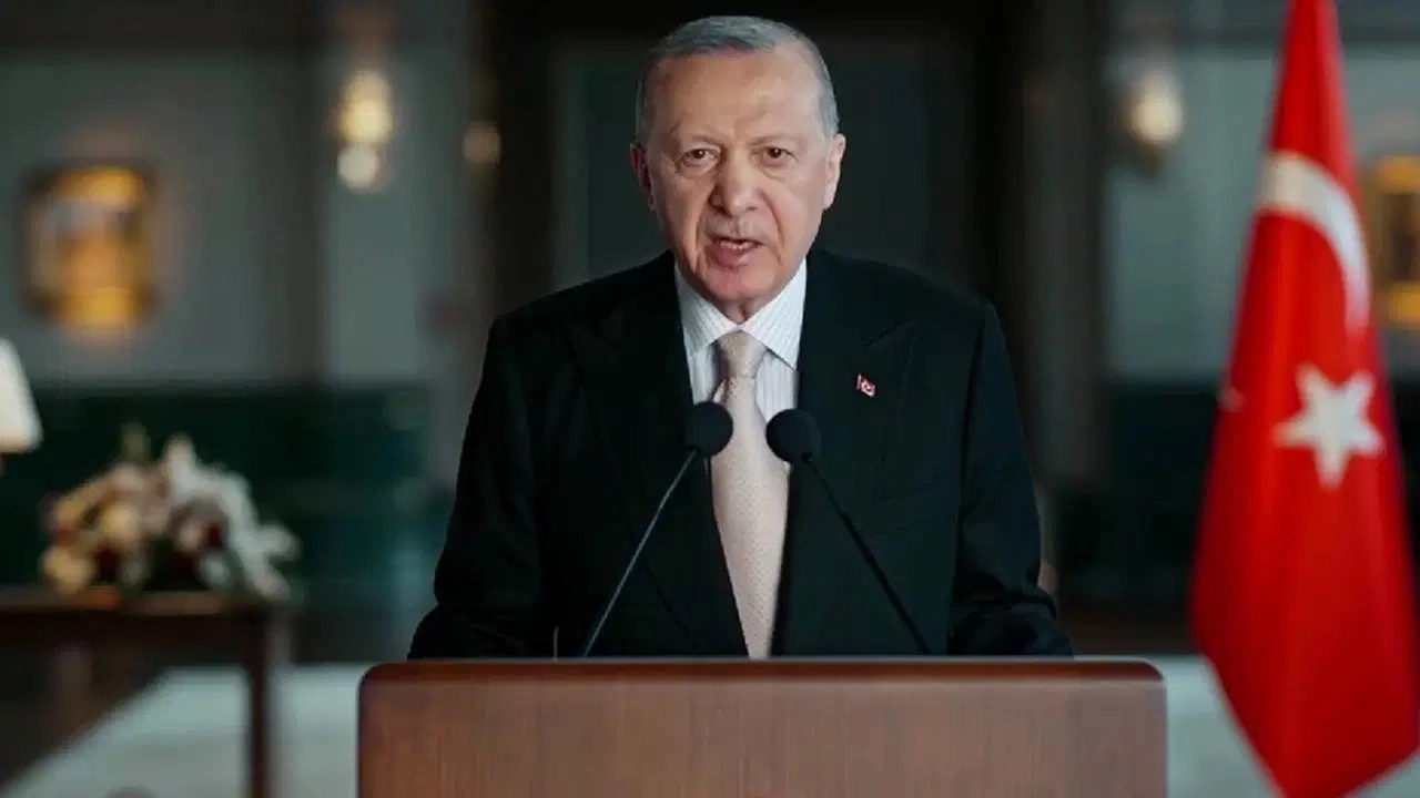 Erdoğan'dan bayram mesajında 'CHP' yorumu: 'Üzüntü duyuyoruz, yanlışta ısrar son bulması