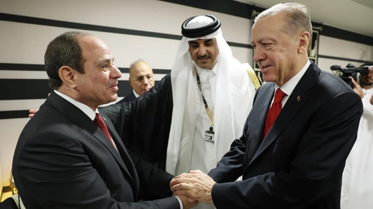 Erdoğan 'Zalim ve katil' dediği Sisi ile el sıkıştı!
