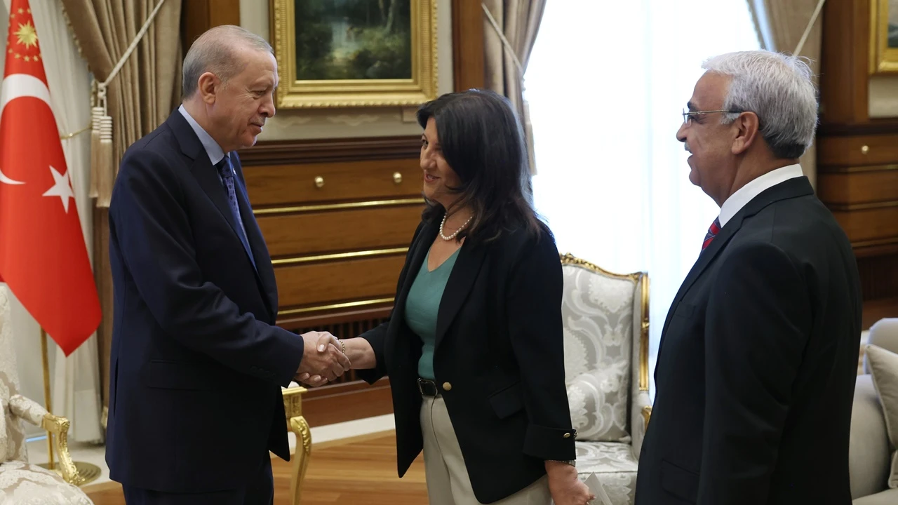 Erdoğan, DEM Parti İmralı Heyeti ile görüştü