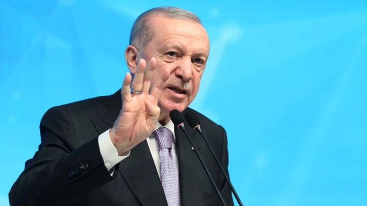 Erdoğan, gündemdeki fesih kararıyla ilgili konuşmadı!