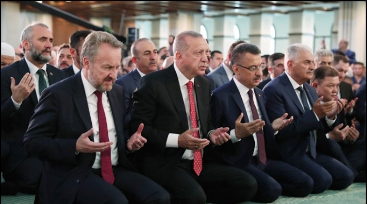Erdoğan, şehitler i&ccedil;in Kur&rsquo;an-ı Kerim okudu