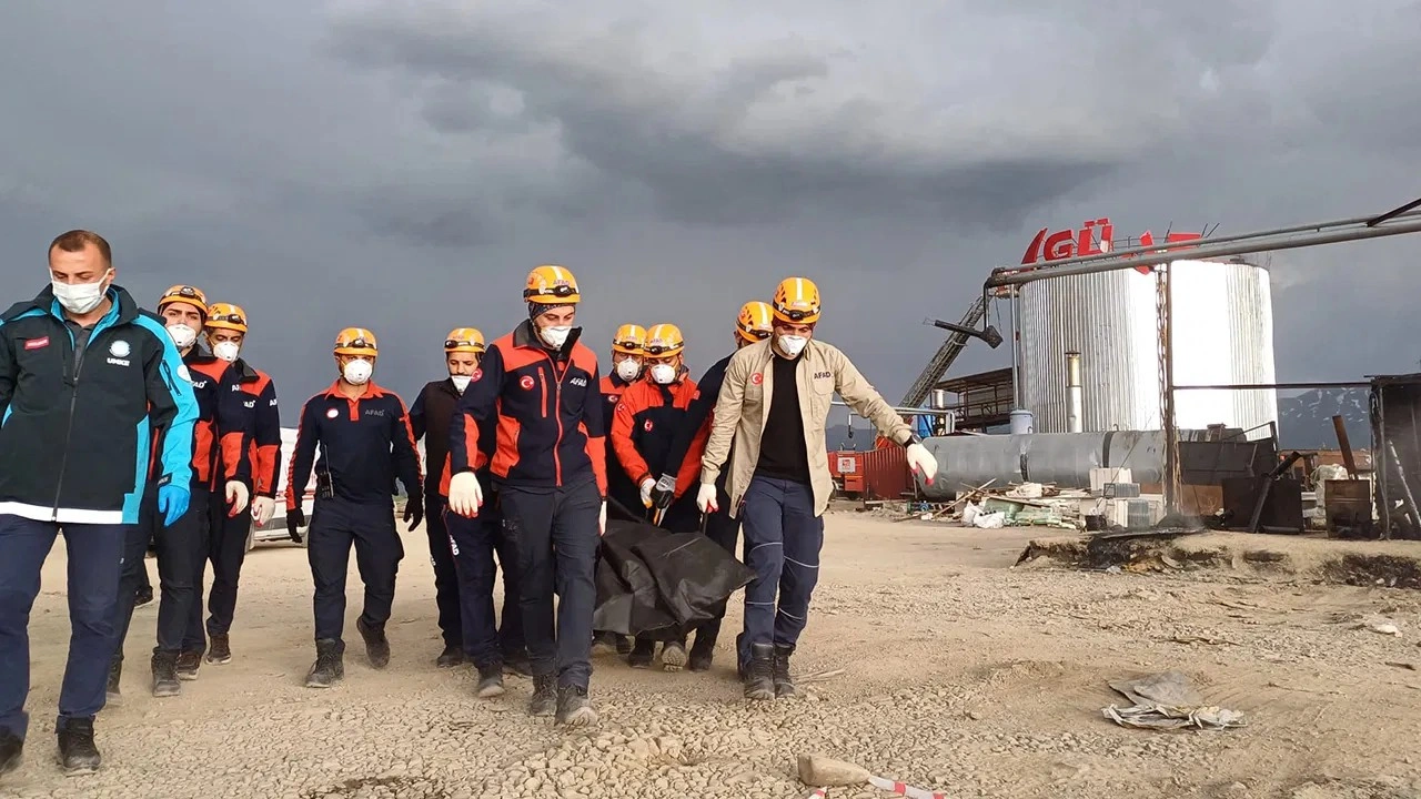 Erzurum'da asfalt üretim tesisinde patlama: 1 ölü, 1 yaralı!