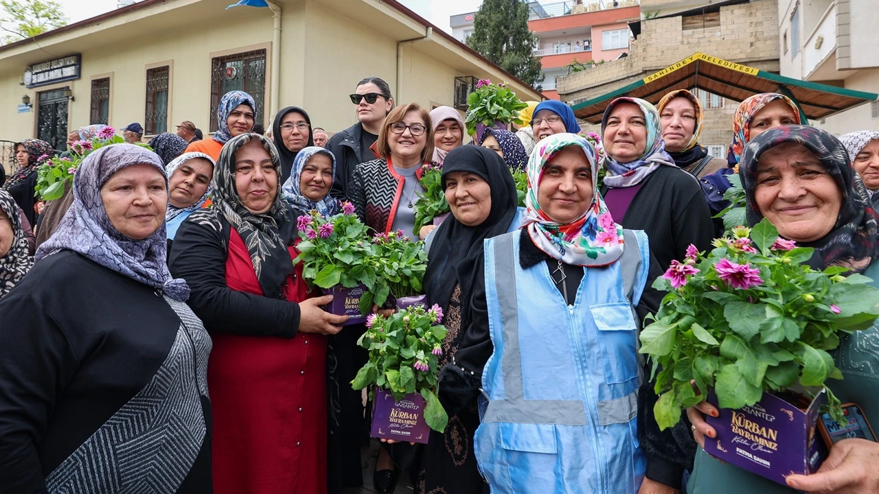 Fatma Şahin, 25 Aralık sakinleriyle bayramlaştı