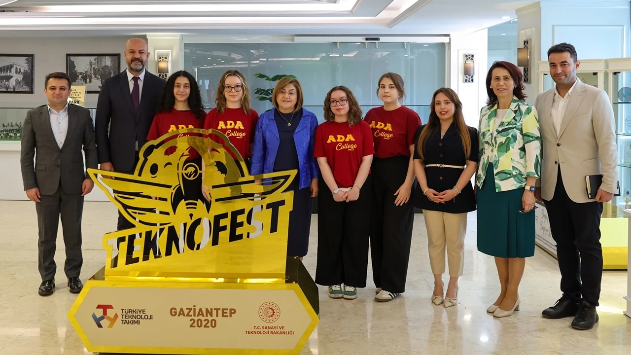 Fatma Şahin, başarılı &ouml;ğrencileri ağırladı