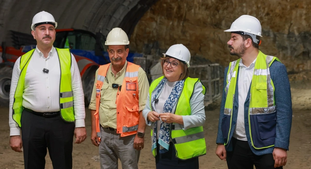Fatma Şahin ve Abdulhamit G&uuml;l, D&uuml;l&uuml;k-OSB T&uuml;neli&rsquo;ni inceledi 