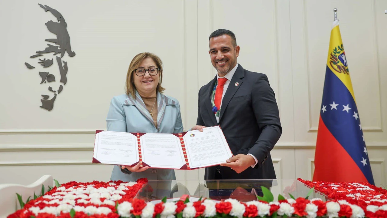 Fatma Şahin, Venezuela yardım kampanyasına maaşını bağışladı