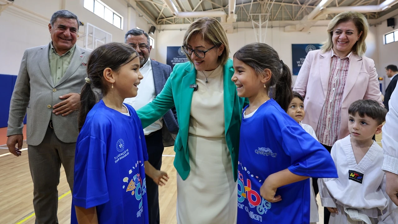 Fatma Şahin, Yaz Okulları’nı ziyaret etti