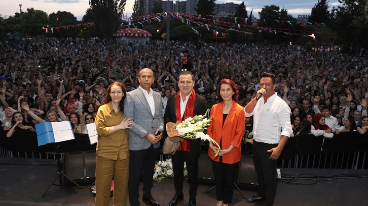 Ferhat Göçer konserine yoğun ilgi