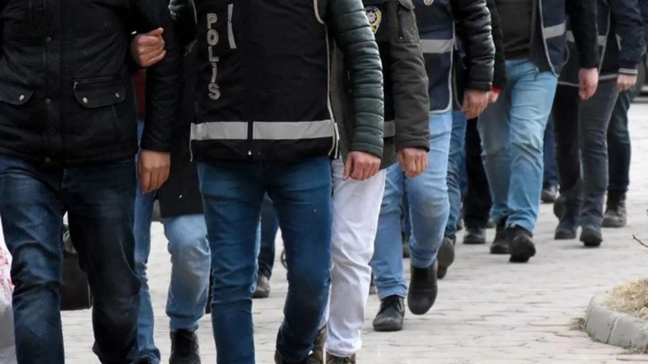 FETÖ soruşturmasında 65 tutuklama: Muvazzaf askerler de var