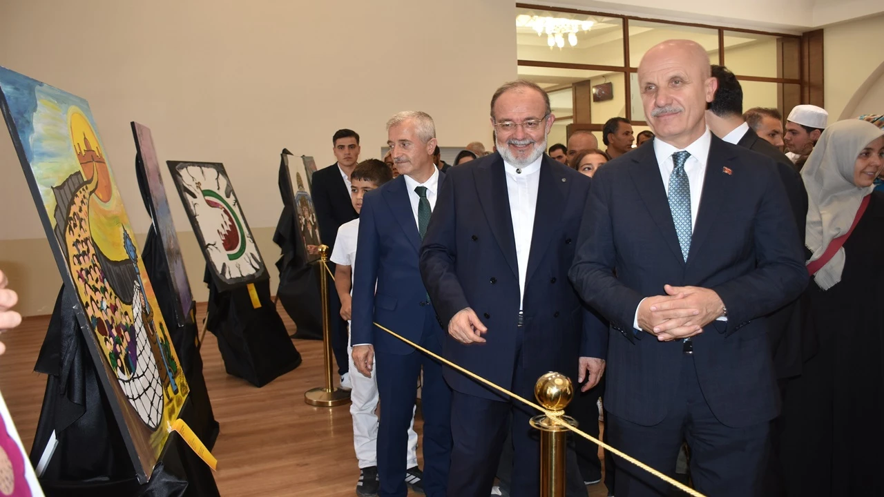 Filistinli &ouml;ğrencilerin hazırladığı resim sergisi t&ouml;renle a&ccedil;ıldı